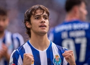 半岛体育在线-欧冠热门球队盯上沃尔夫斯堡年轻后卫