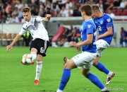 半岛体育官网-强队对决！一场热闹的足球比赛