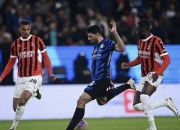 半岛体育网站入口-AC米兰客场逆转战胜，挽回颓势再次登顶