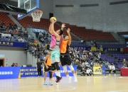 半岛体育官网入口-包含精彩纷呈！篮球赛场上的激烈对决吸引眼球的词条