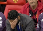 半岛体育视频-曼联客场遭遇不敌，争冠前景陷入困境