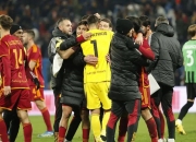 半岛体育登录-关于罗马中场受伤，将缺席接下来几场比赛的信息