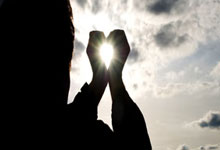 半岛体育直播-季后赛形势严峻，球员不得松懈——勇敢向前，战胜强敌的关键秘籍