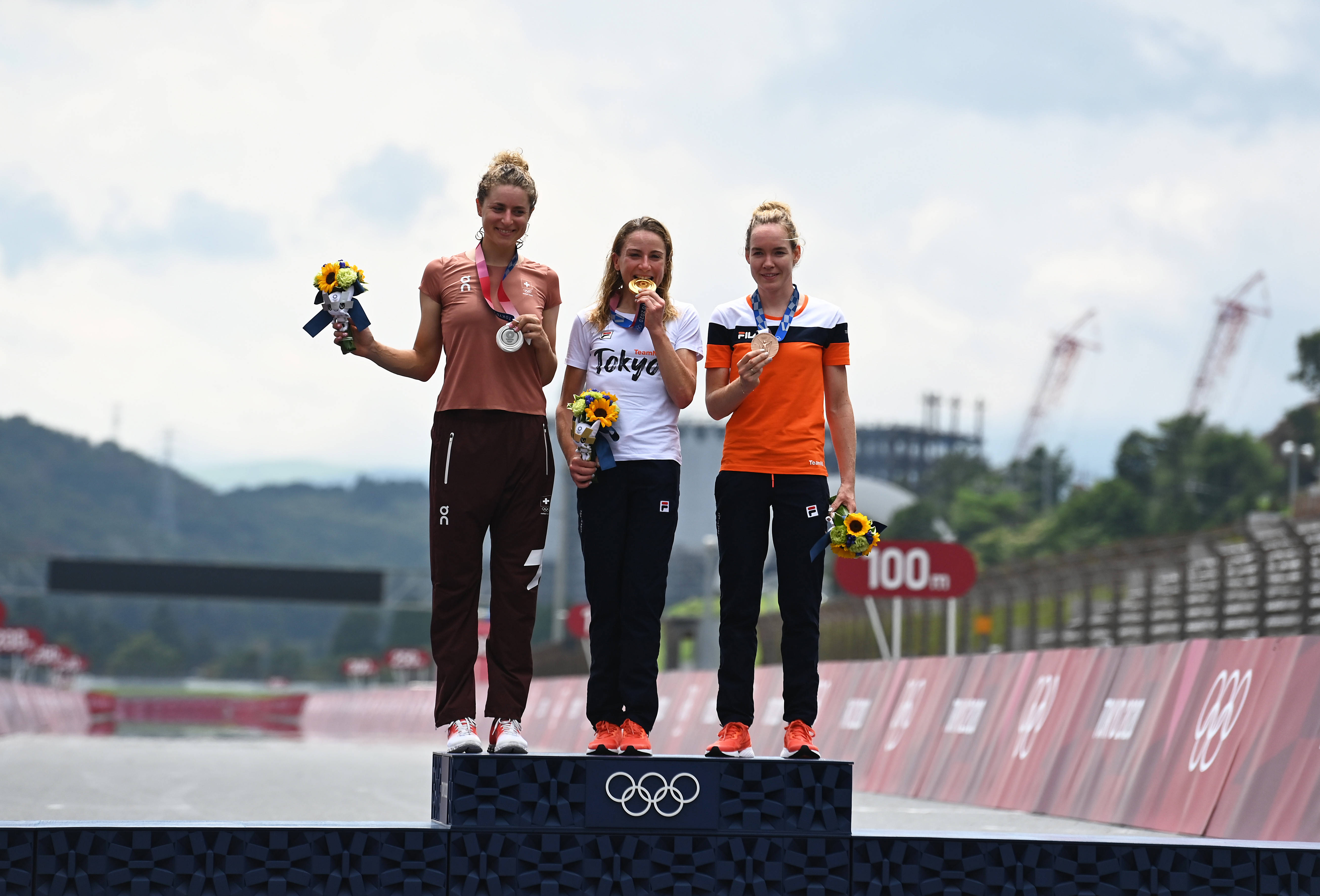 荷兰自行车选手快速冲刺，夺得头名的简单介绍