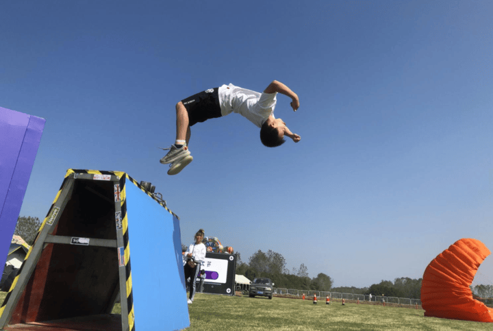 包含风靡全球的体育运动再次带来惊喜！的词条