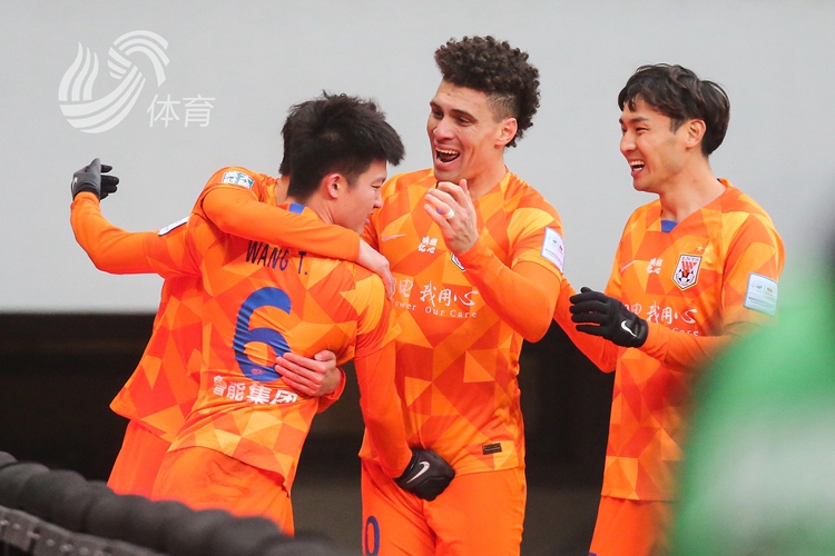 鲁能主场力克对手，继续保持不败战绩