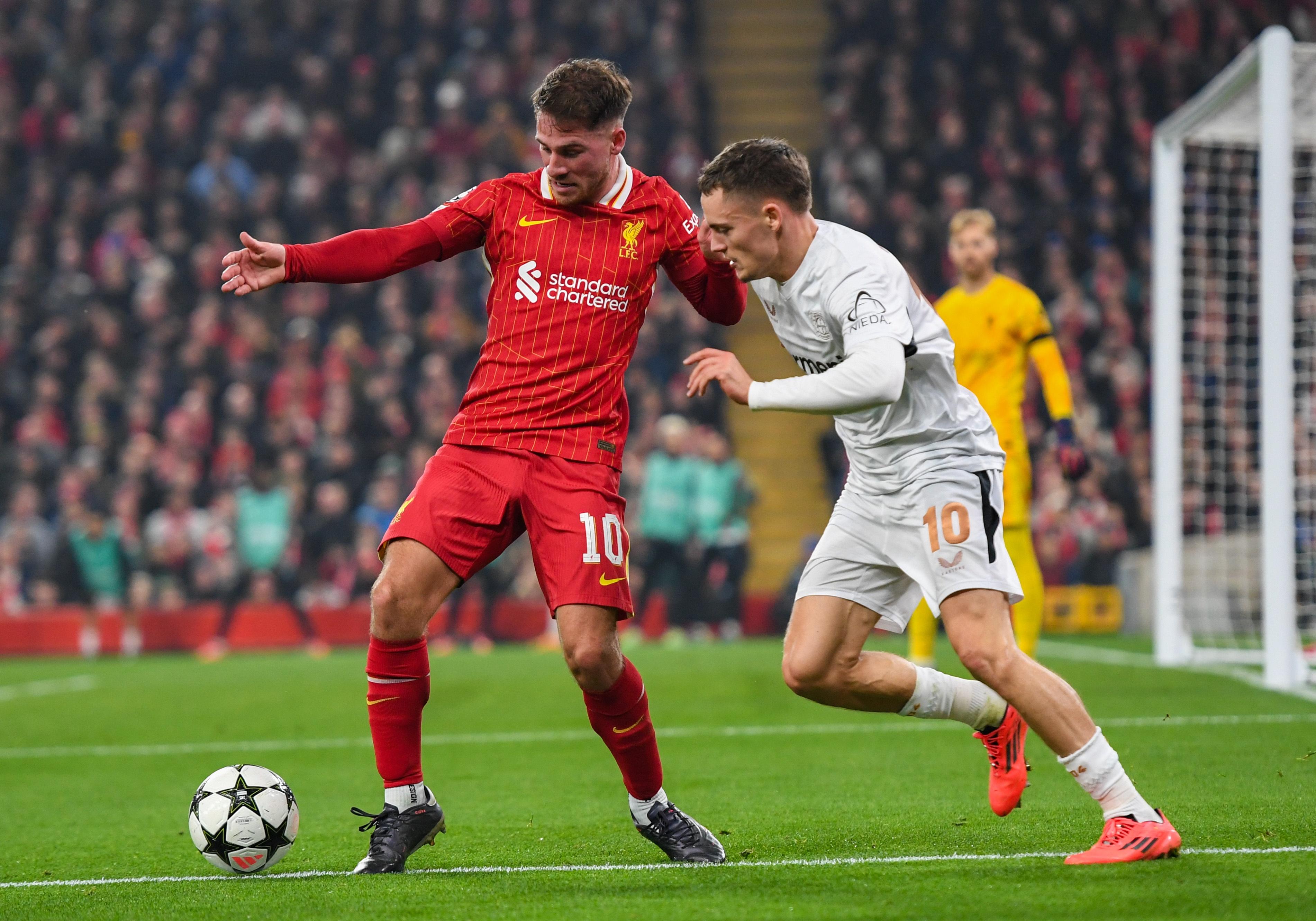 利物浦中场组织战术，助攻球队前进