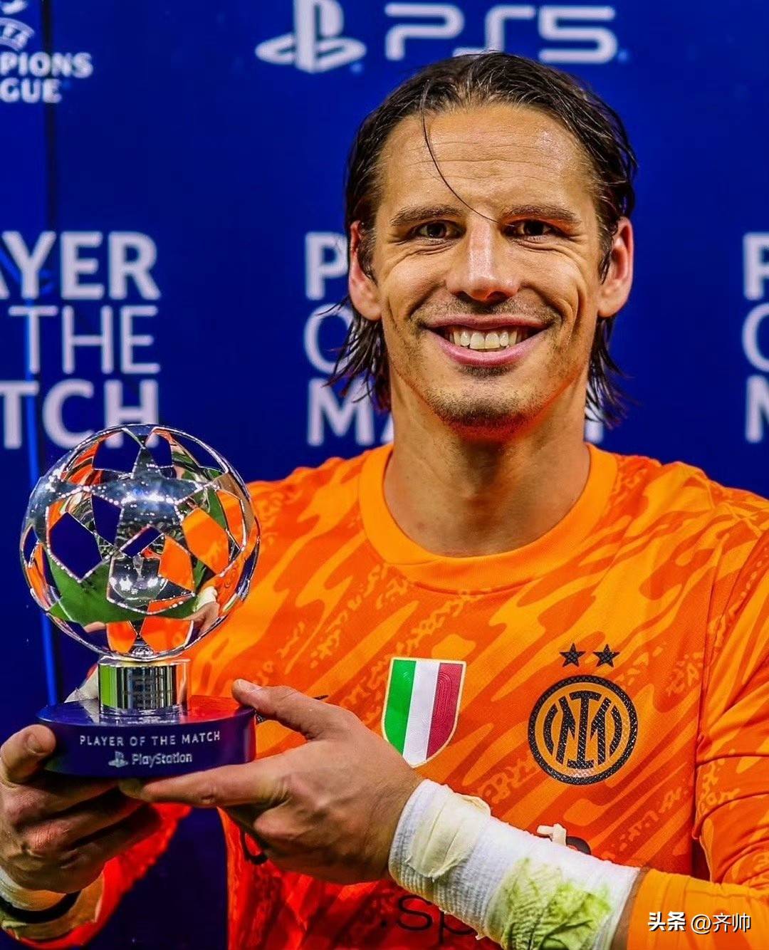 丹麦门将神勇扑救，成为球队不可或缺之人