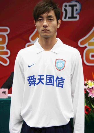 江苏舜天迎战老对手大连实德，谁能笑到最后？