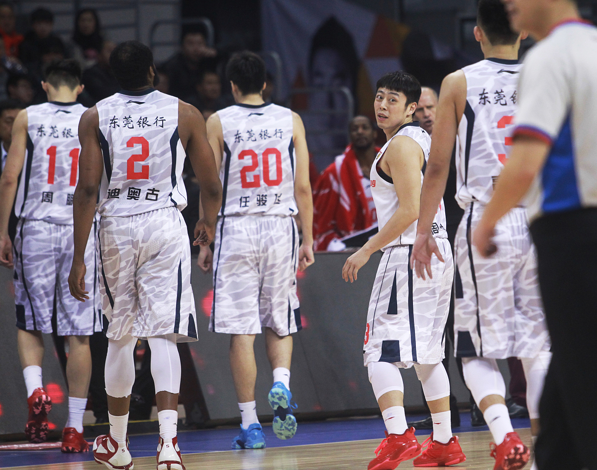 关于江苏苏宁客场战胜广州富力，喜迎胜利的信息