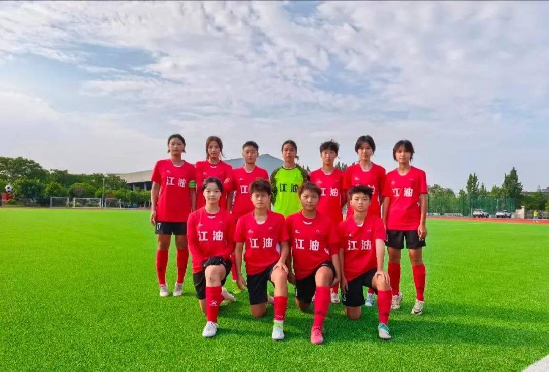 实现梦想！中国女足奋力拼搏比赛