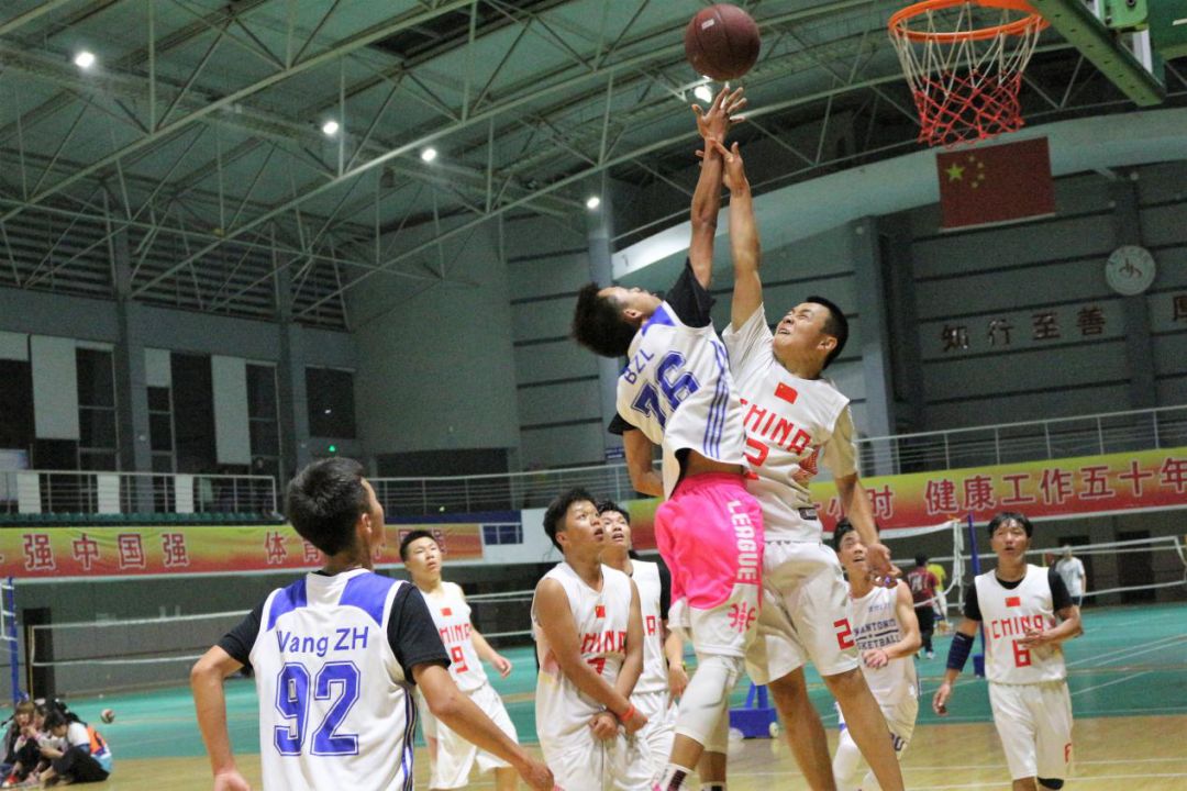 关于强队激烈争夺胜利，跃跃欲试展现实力的信息