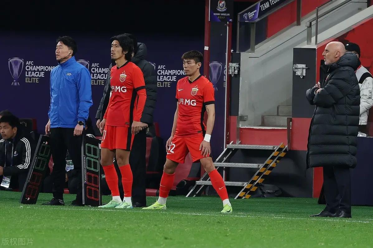 包含上海上港遭逆转，全队保持信心不动摇的词条