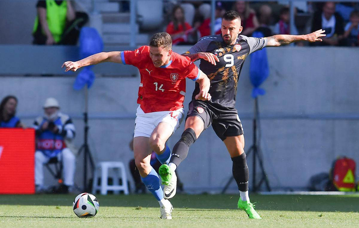 法罗群岛队在比赛中战胜摩尔多瓦队