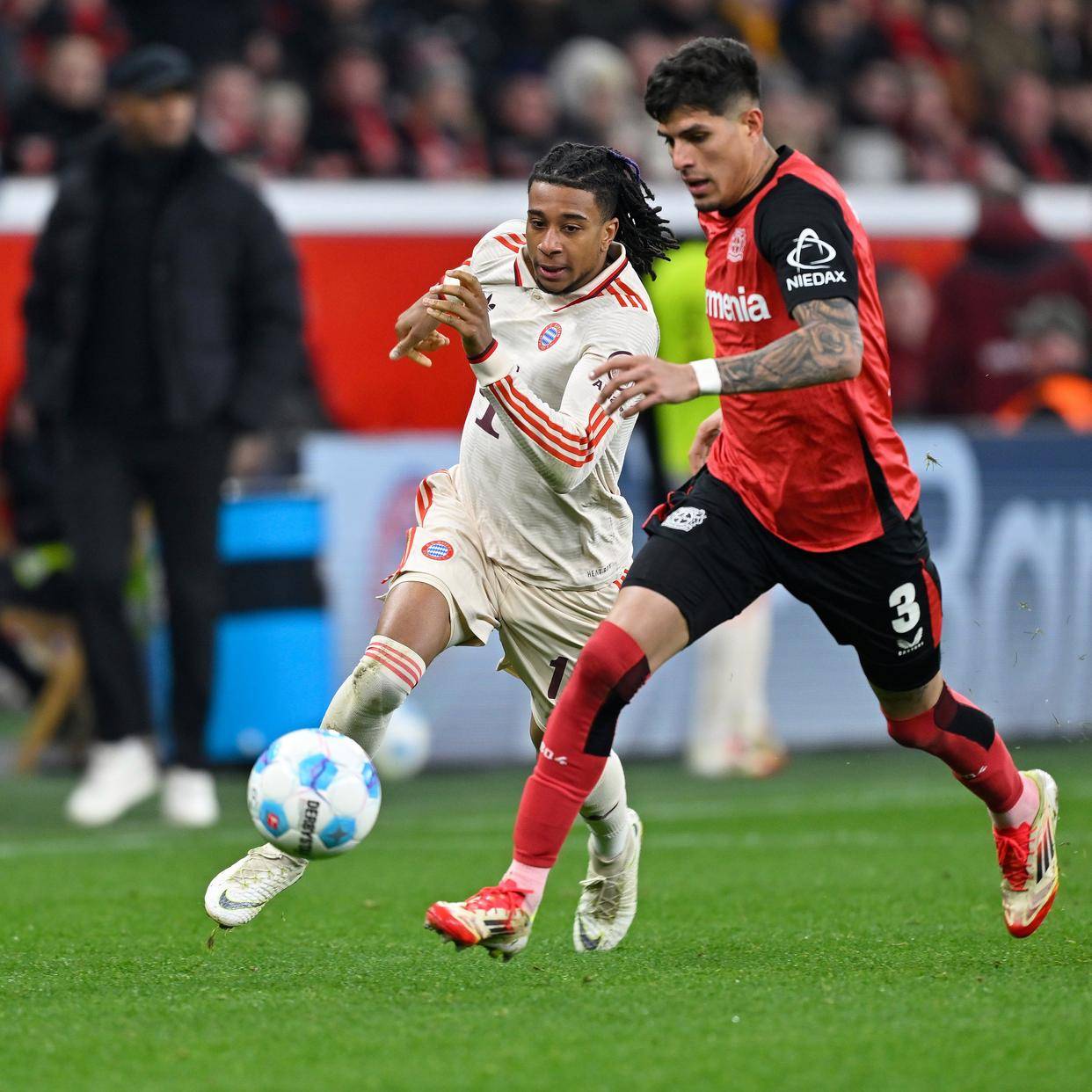 拜仁慕尼黑客场战平勒沃库森，逼近德甲亚军