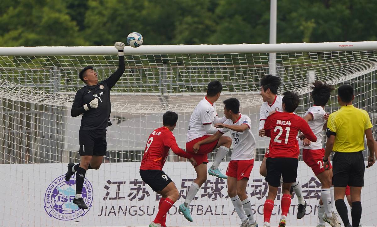 关于真实拼搏！足球赛事中的不可错过瞬间的信息