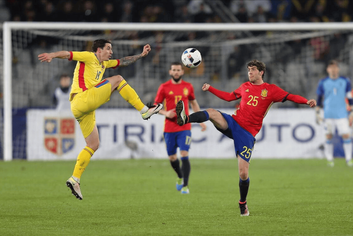 包含欧预赛焦点战即将开打，球迷热情高涨的词条