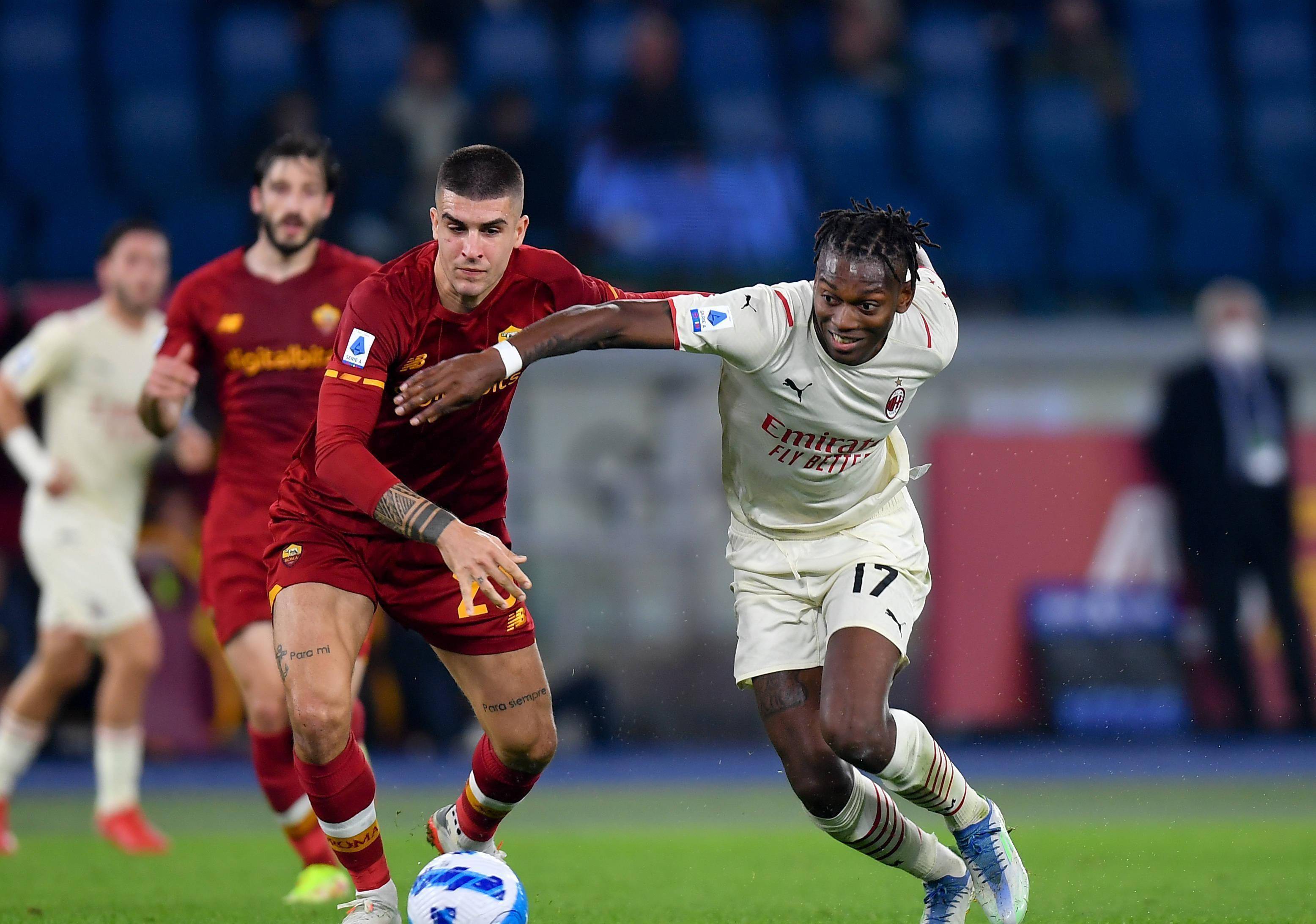 包含塞维利亚大胜，登顶西甲积分榜的词条