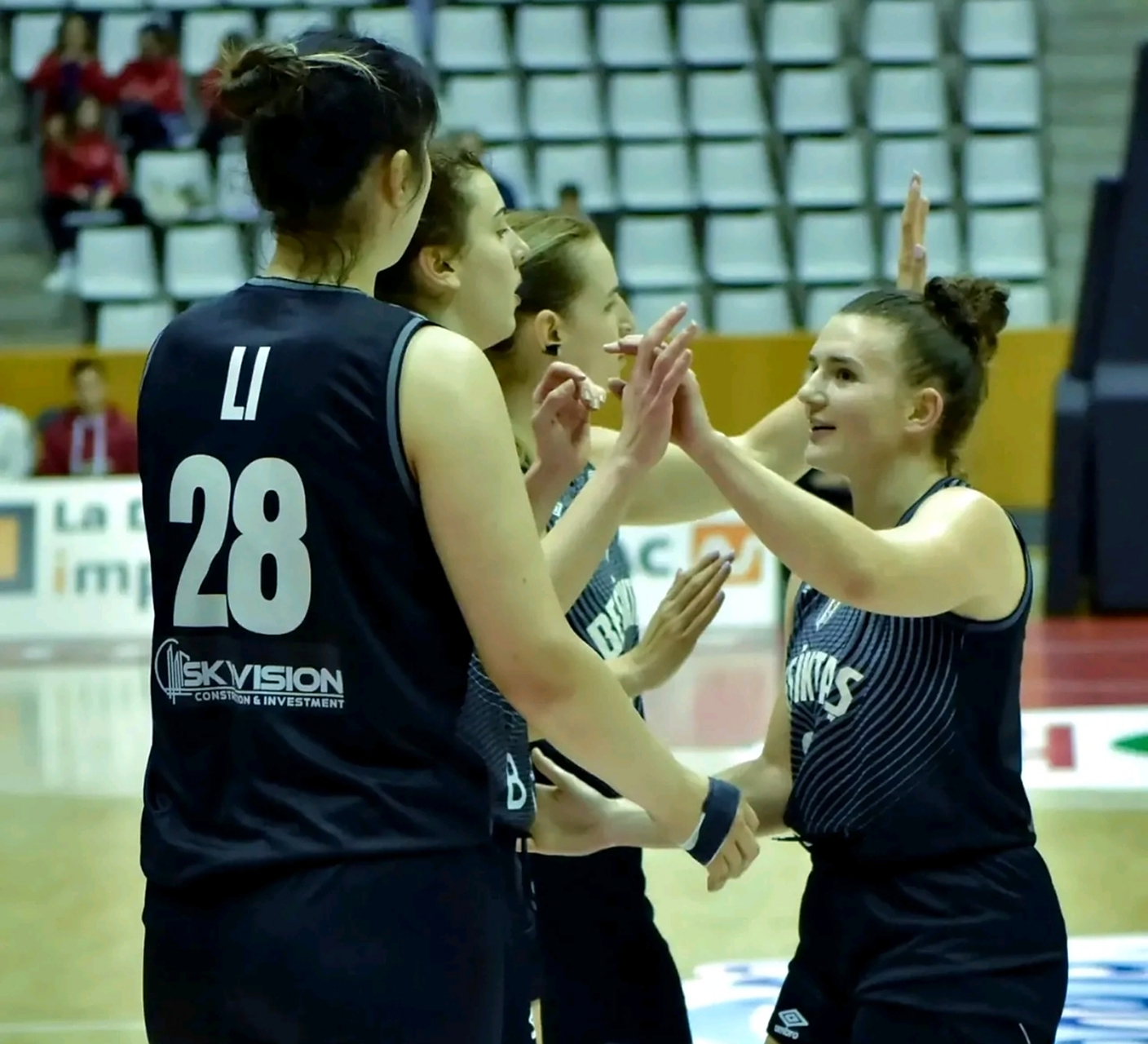 希腊历史性晋级，将在欧锦赛激战半决赛