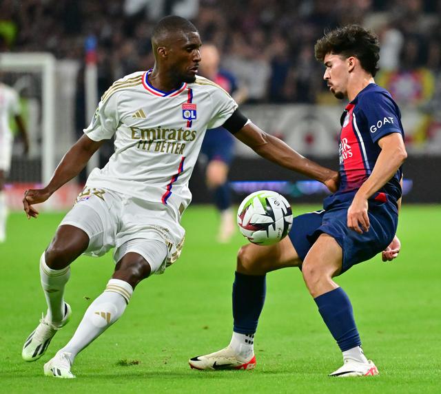 包含激动人心的马赛德比，里昂战胜圣埃蒂安法得意露的词条