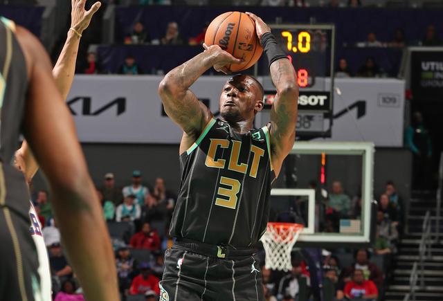 火箭在客场大胜黄蜂，取得六连胜